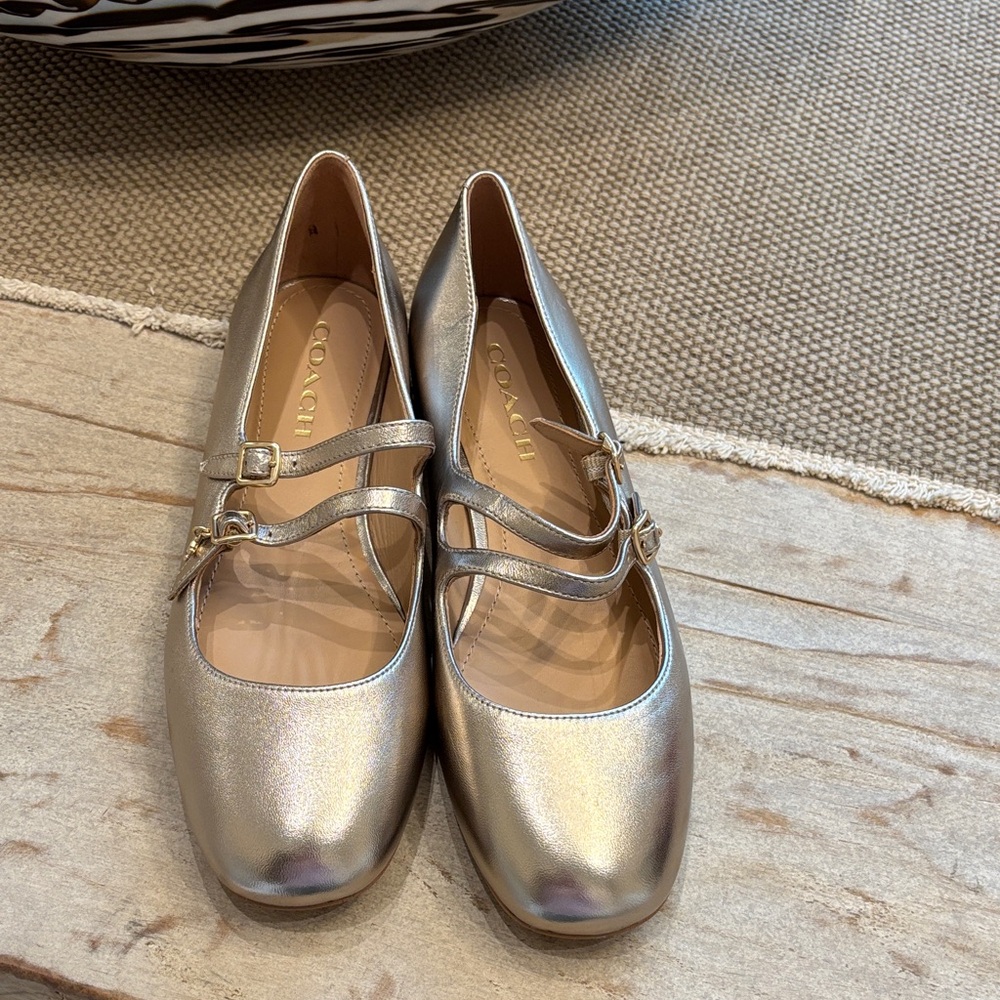 Coach Women's Gold Mary Jane Shoes size 9 nwt